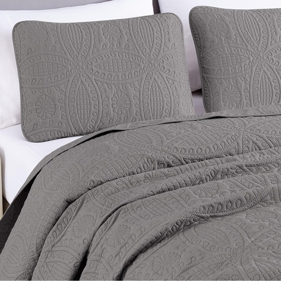 Chezmoi Collection Austin 3Piece Oversized
Bedspread Coverlet Set Queen Gray New - Picture 3 of 9